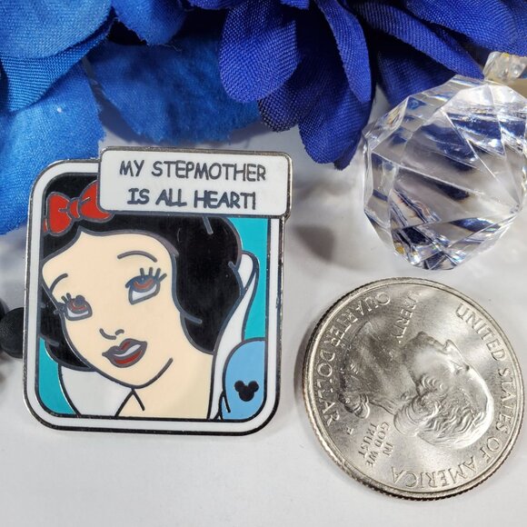Disney Snow White Trading Pin Princess Comic Lapel Pin Brooch Badge Accessories - Picture 2 of 5